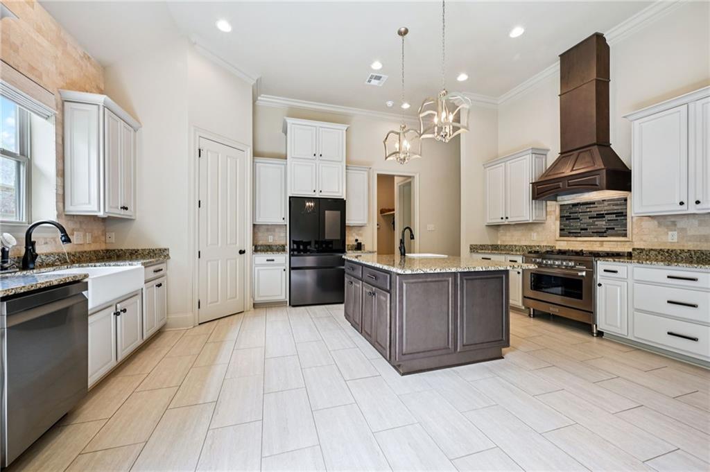 1012 GLORIA Court