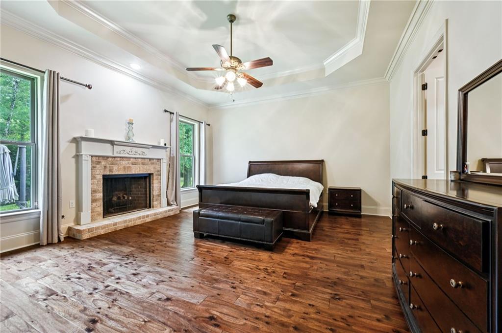 1012 GLORIA Court