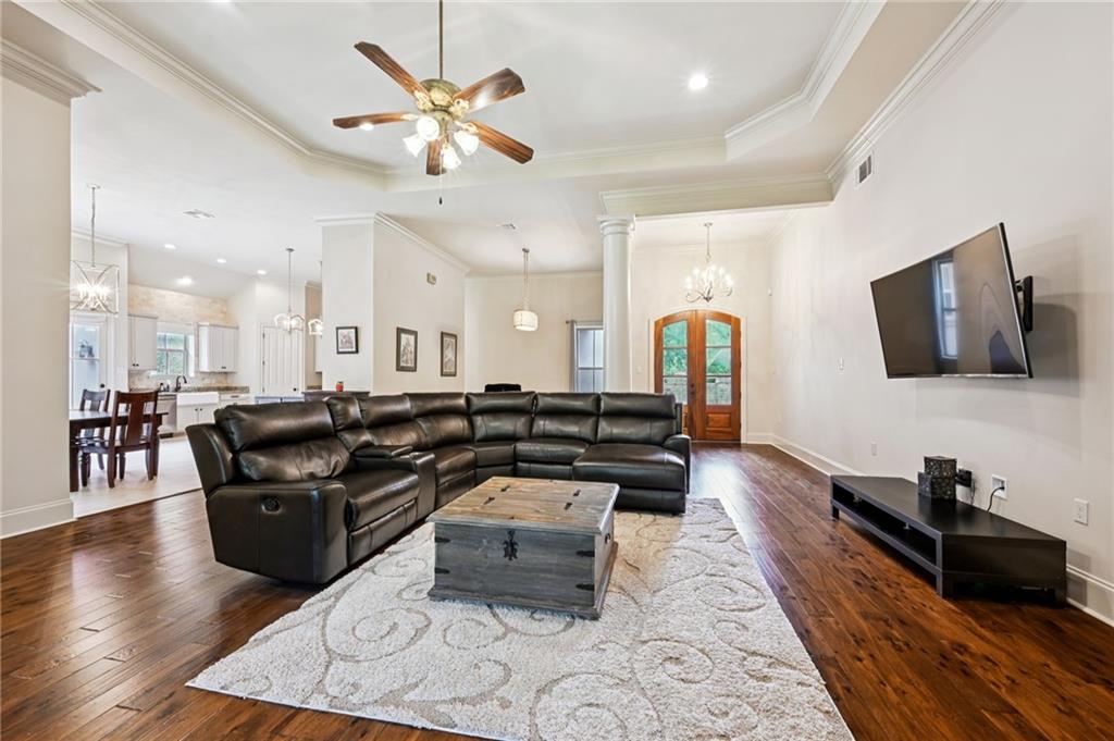 1012 GLORIA Court
