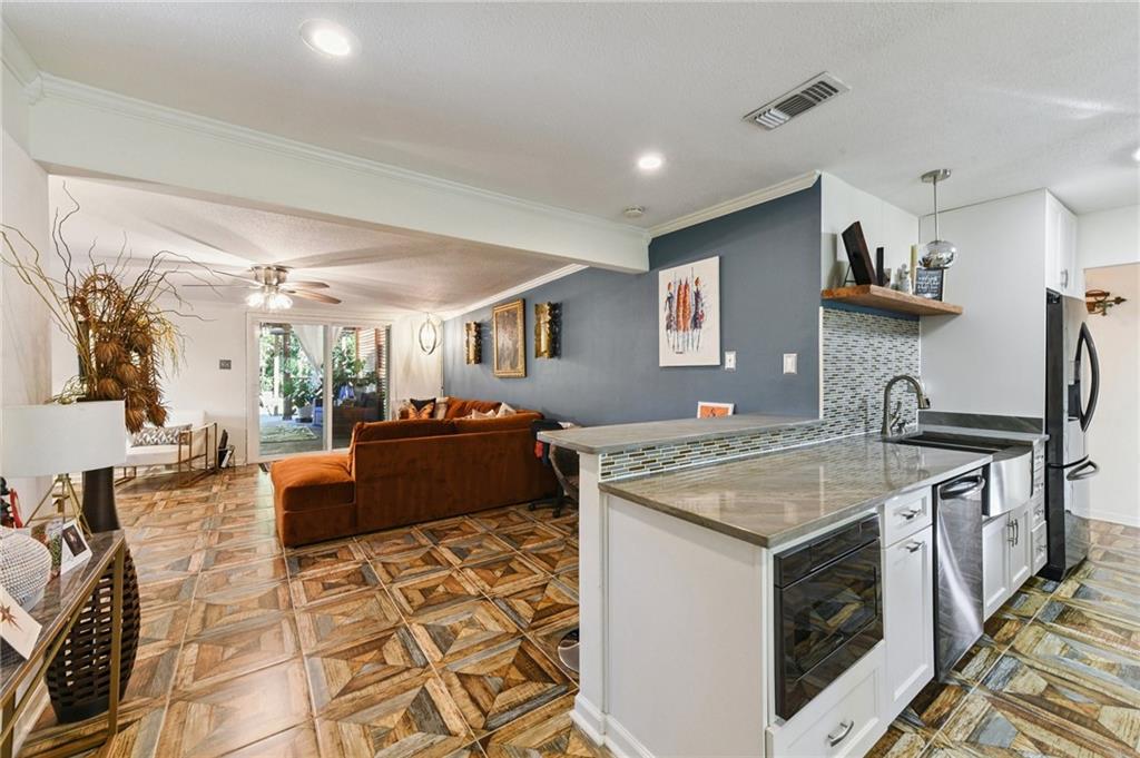 308 RIVER OAKS Drive