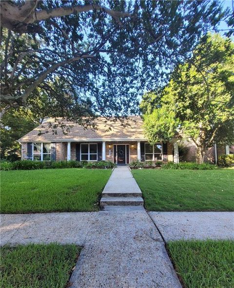 5821 PEMBROOK Drive New Orleans LA 70131