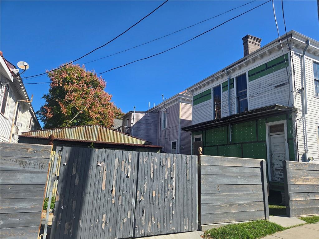 137 39 S SCOTT Street