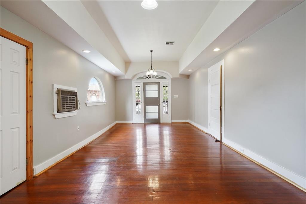 1516 GENTILLY Boulevard