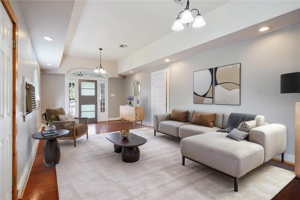 1516 GENTILLY Boulevard