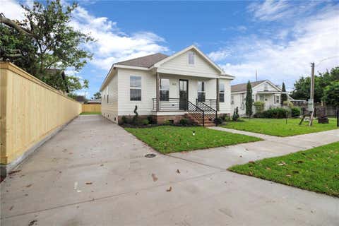 Photo of 820 CALVERT Street, Metairie, LA 70001 (MLS # 2561484)