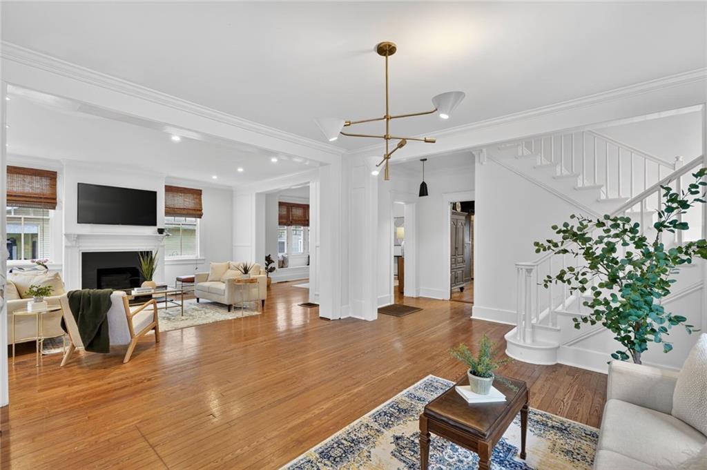 59 FONTAINEBLEAU Drive