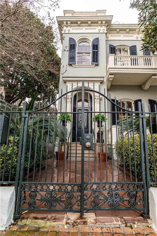 1328 FELICITY Street