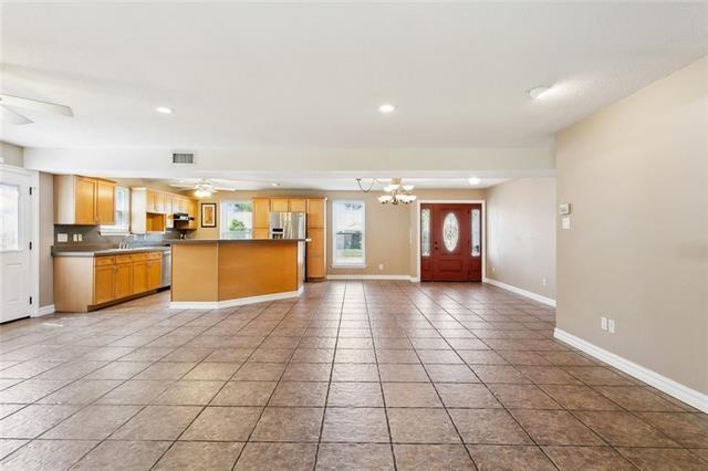 9429 ROSLYN Drive