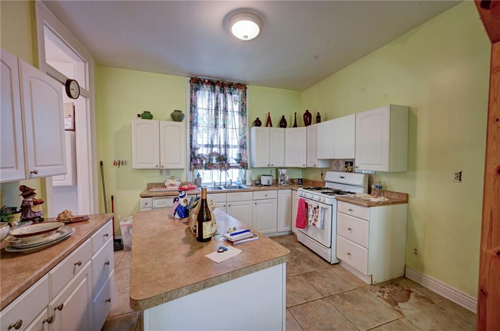 New Orleans, Louisiana 70119, United States, 4 Bedrooms Bedrooms, ,2 BathroomsBathrooms,Residential,Active,183311