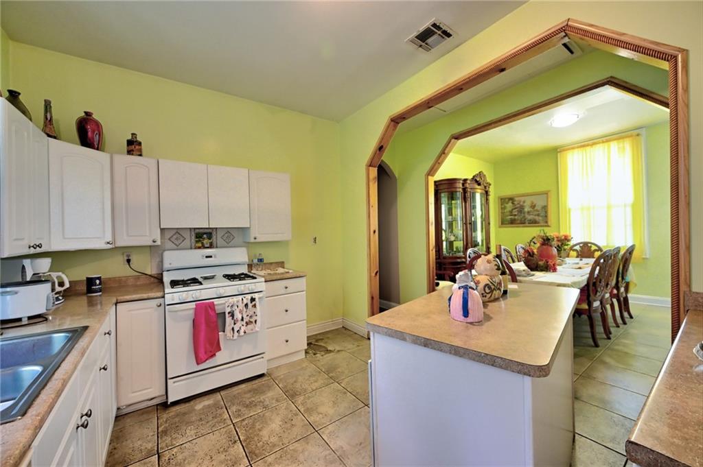 New Orleans, Louisiana 70119, United States, 4 Bedrooms Bedrooms, ,2 BathroomsBathrooms,Residential,Active,183311