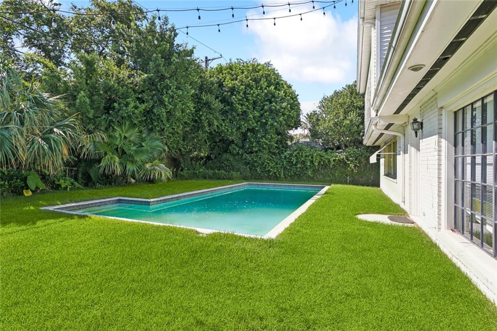 208 SYCAMORE Drive