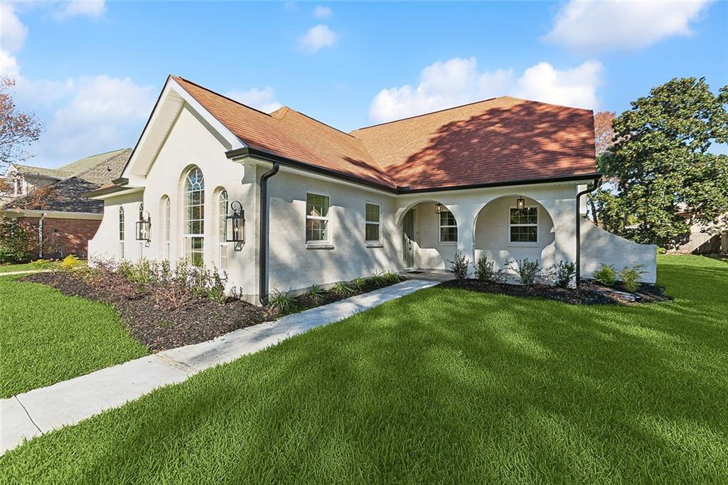 8 CHATEAU MAGDELAINE Drive