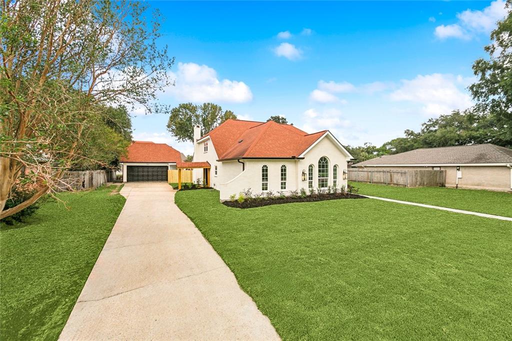 8 CHATEAU MAGDELAINE Drive