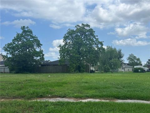 8436 CREOLE Drive Chalmette LA 70043