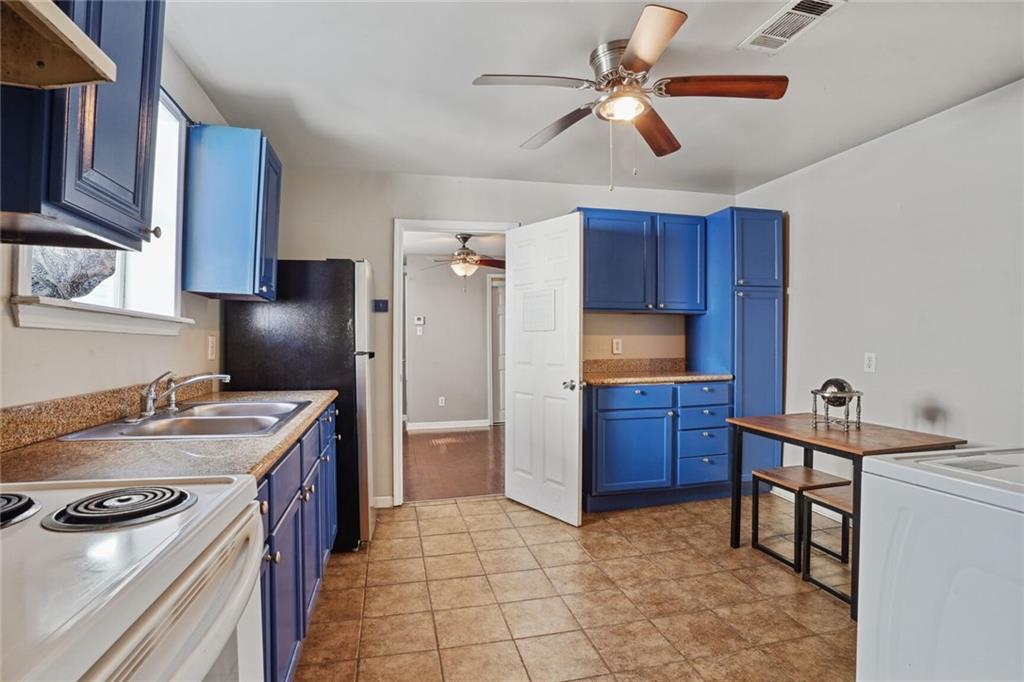 New Orleans, Louisiana 70119, United States, 2 Bedrooms Bedrooms, ,1 BathroomBathrooms,Residential,Active,57325