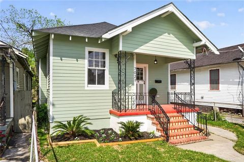Photo of 7021 FIG Street, New Orleans, LA 70125 (MLS # 2554174)