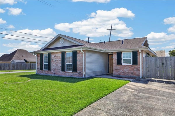 2701 BAYOU LOURS CT, MARRERO, LA 70072 - Image fa7cc68e0ddbb0b95db371ac02ab0949/2088874657