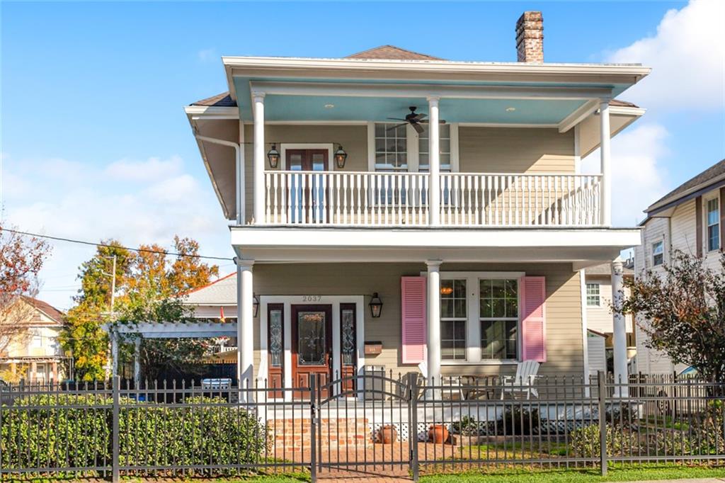 New Orleans, Louisiana 70115, United States, 4 Bedrooms Bedrooms, ,4 BathroomsBathrooms,Residential,Pending,40503