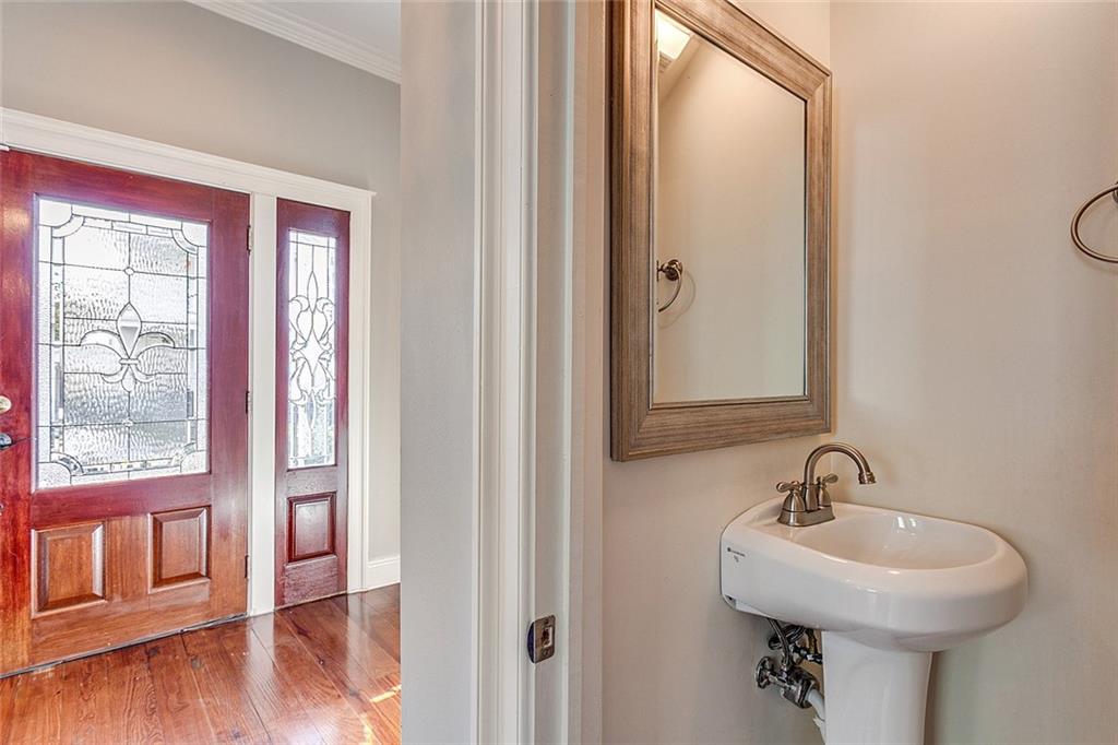 New Orleans, Louisiana 70115, United States, 4 Bedrooms Bedrooms, ,4 BathroomsBathrooms,Residential,Pending,40503