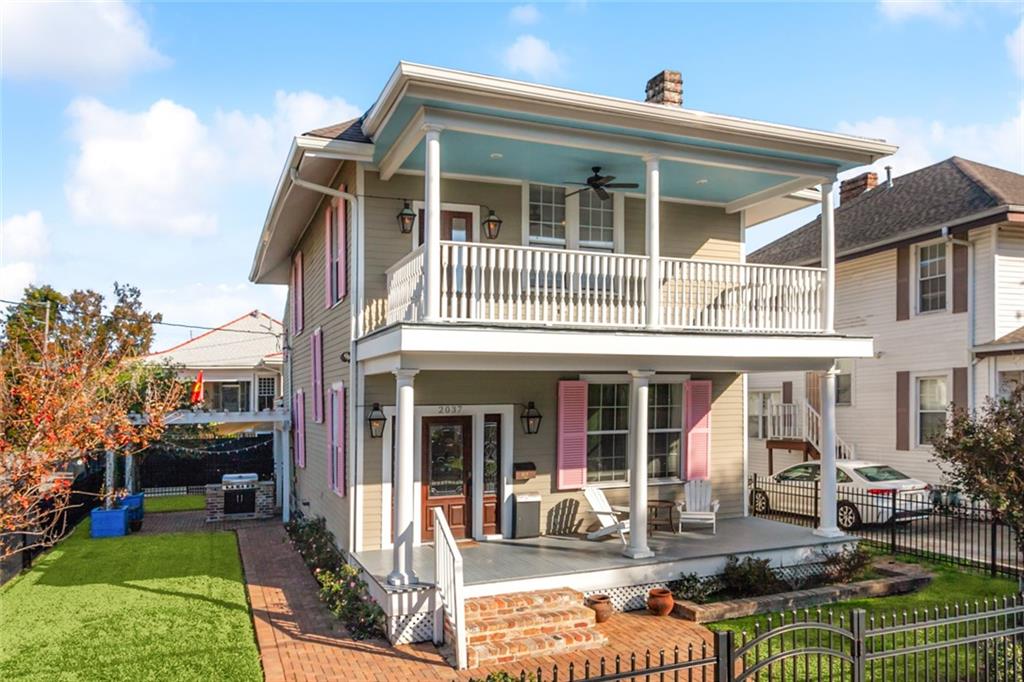 New Orleans, Louisiana 70115, United States, 4 Bedrooms Bedrooms, ,4 BathroomsBathrooms,Residential,Pending,40503