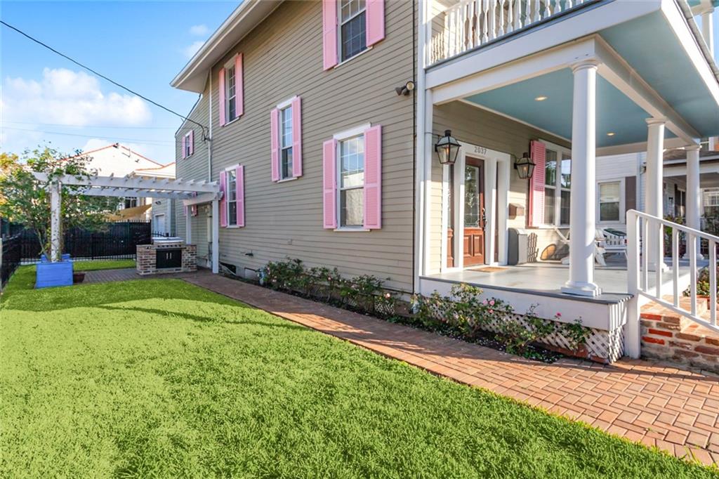New Orleans, Louisiana 70115, United States, 4 Bedrooms Bedrooms, ,4 BathroomsBathrooms,Residential,Pending,40503