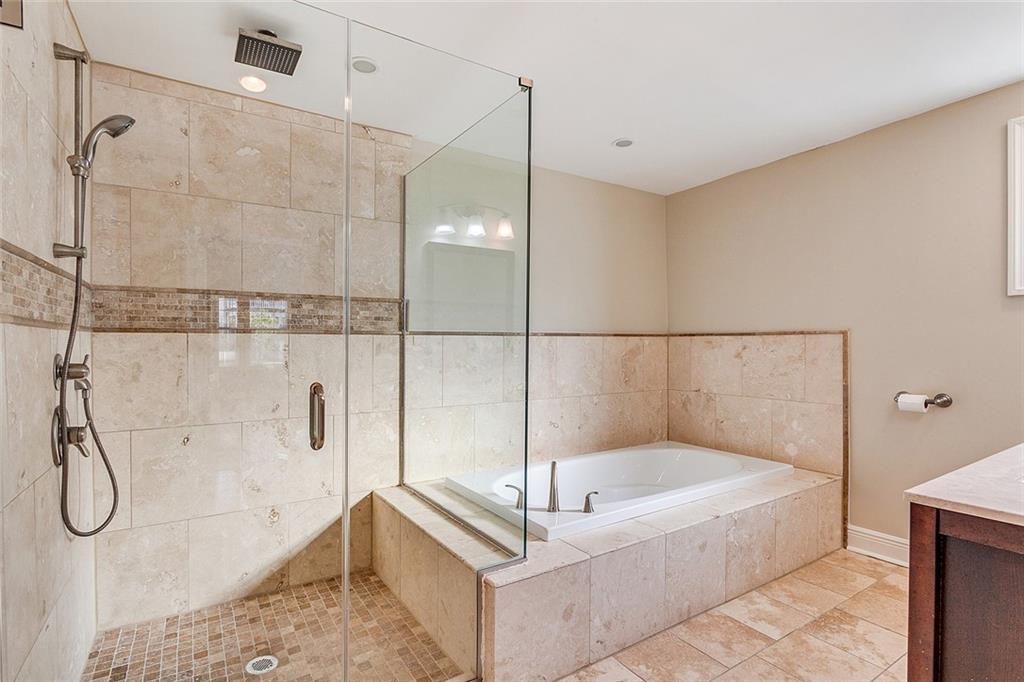 New Orleans, Louisiana 70115, United States, 4 Bedrooms Bedrooms, ,4 BathroomsBathrooms,Residential,Pending,40503