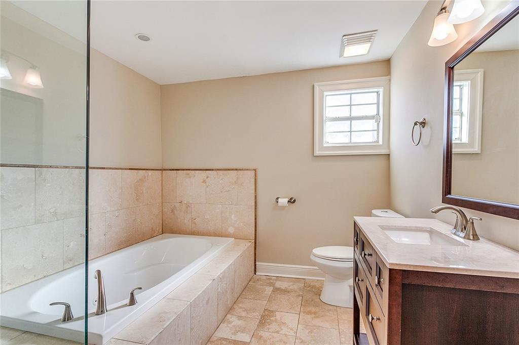 New Orleans, Louisiana 70115, United States, 4 Bedrooms Bedrooms, ,4 BathroomsBathrooms,Residential,Pending,40503