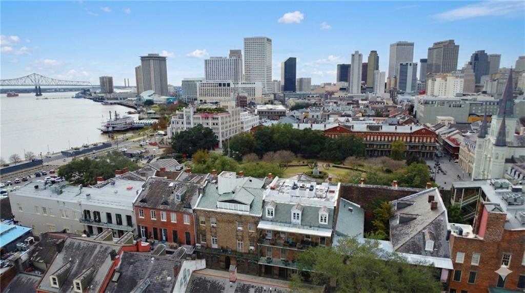 526 MADISON Street 1B