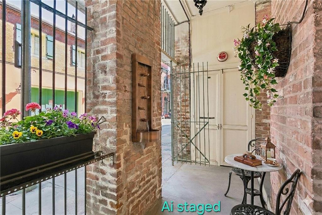 526 MADISON Street 1B