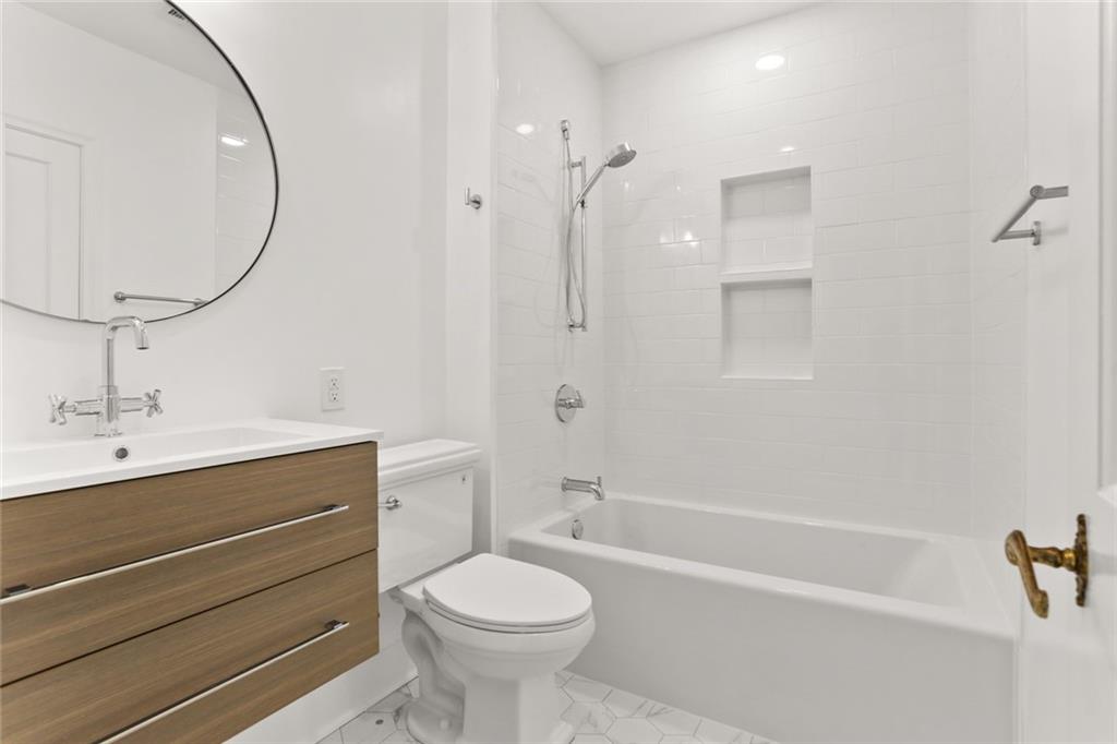 New Orleans, Louisiana 70115, United States, 2 Bedrooms Bedrooms, ,2 BathroomsBathrooms,Residential,Active,52599