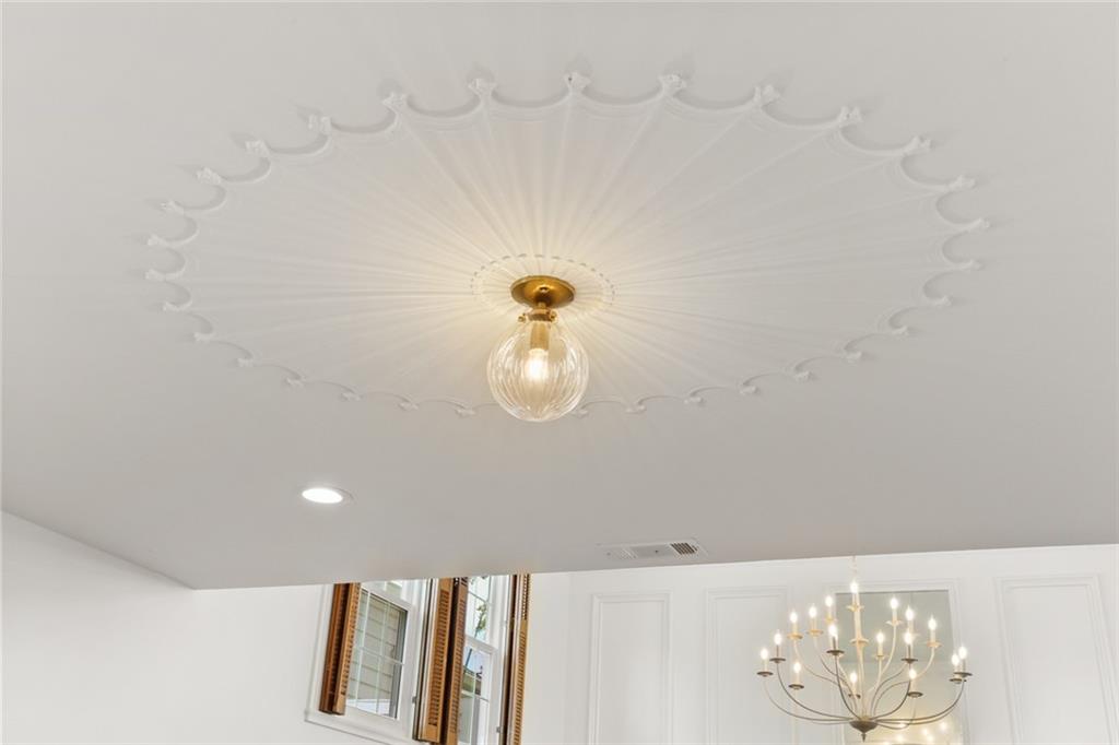 New Orleans, Louisiana 70115, United States, 2 Bedrooms Bedrooms, ,2 BathroomsBathrooms,Residential,Active,52599