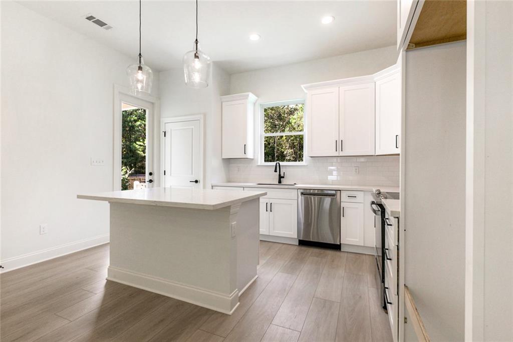 Covington, Louisiana 70433, United States, 3 Bedrooms Bedrooms, ,2 BathroomsBathrooms,Residential,Pending,107580