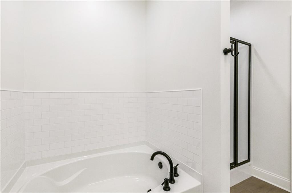 Covington, Louisiana 70433, United States, 3 Bedrooms Bedrooms, ,2 BathroomsBathrooms,Residential,Pending,107580