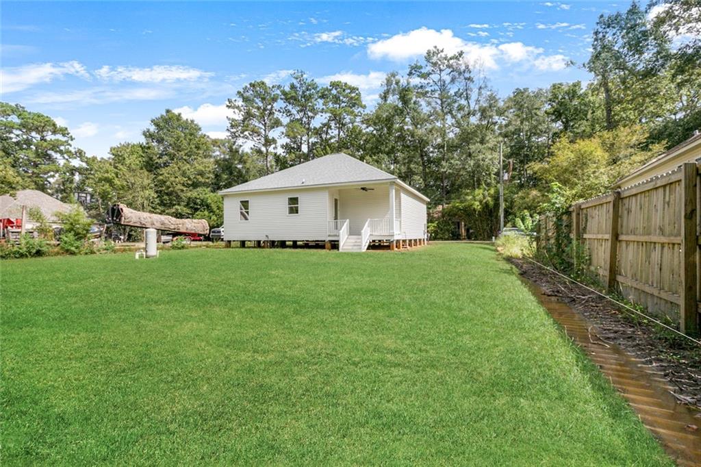 Covington, Louisiana 70433, United States, 3 Bedrooms Bedrooms, ,2 BathroomsBathrooms,Residential,Pending,107580