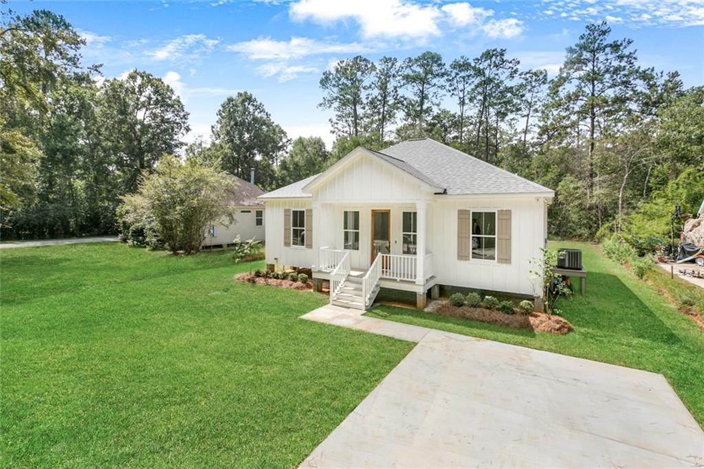 Covington, Louisiana 70433, United States, 3 Bedrooms Bedrooms, ,2 BathroomsBathrooms,Residential,Pending,107580