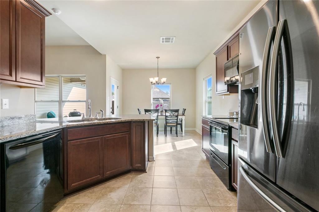 Covington, Louisiana 70435, United States, 3 Bedrooms Bedrooms, ,2 BathroomsBathrooms,Residential,Pending,64805