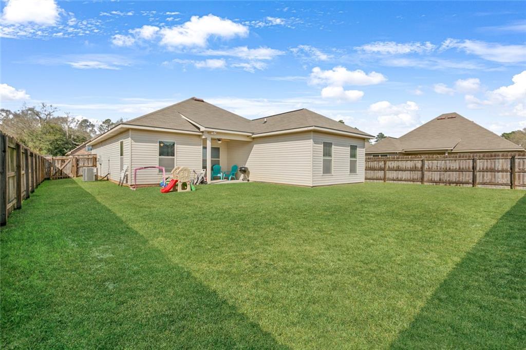 Covington, Louisiana 70435, United States, 3 Bedrooms Bedrooms, ,2 BathroomsBathrooms,Residential,Pending,64805