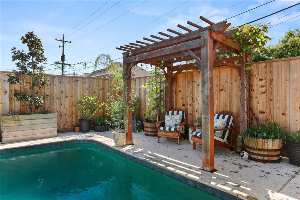 New Orleans, Louisiana 70124, United States, 3 Bedrooms Bedrooms, ,3 BathroomsBathrooms,Residential,Pending,107347