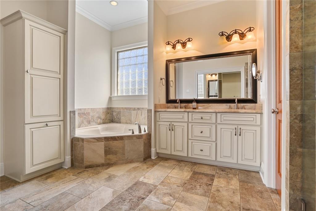 New Orleans, Louisiana 70124, United States, 3 Bedrooms Bedrooms, ,3 BathroomsBathrooms,Residential,Pending,107347