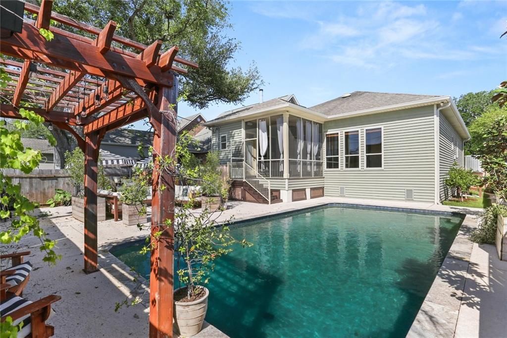 New Orleans, Louisiana 70124, United States, 3 Bedrooms Bedrooms, ,3 BathroomsBathrooms,Residential,Pending,107347