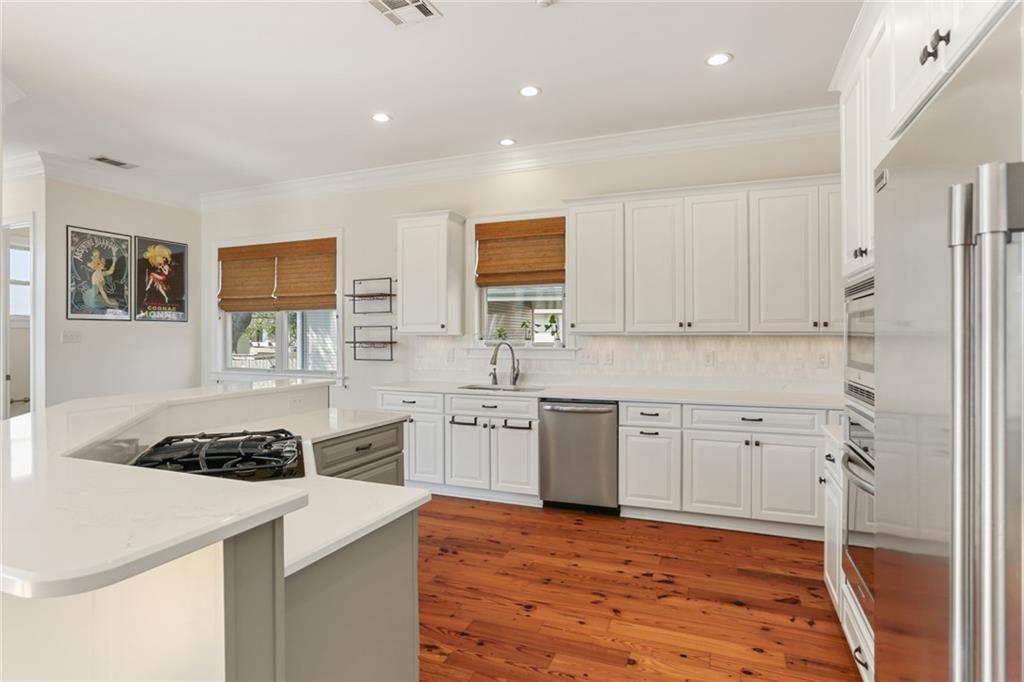 New Orleans, Louisiana 70124, United States, 3 Bedrooms Bedrooms, ,3 BathroomsBathrooms,Residential,Pending,107347