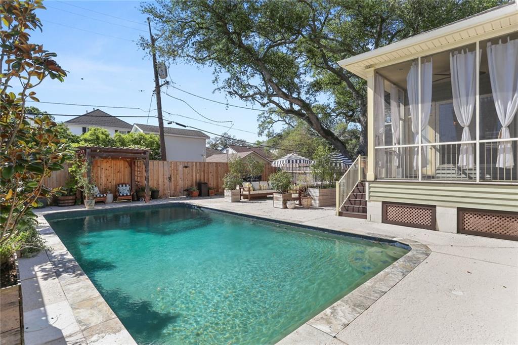 New Orleans, Louisiana 70124, United States, 3 Bedrooms Bedrooms, ,3 BathroomsBathrooms,Residential,Pending,107347