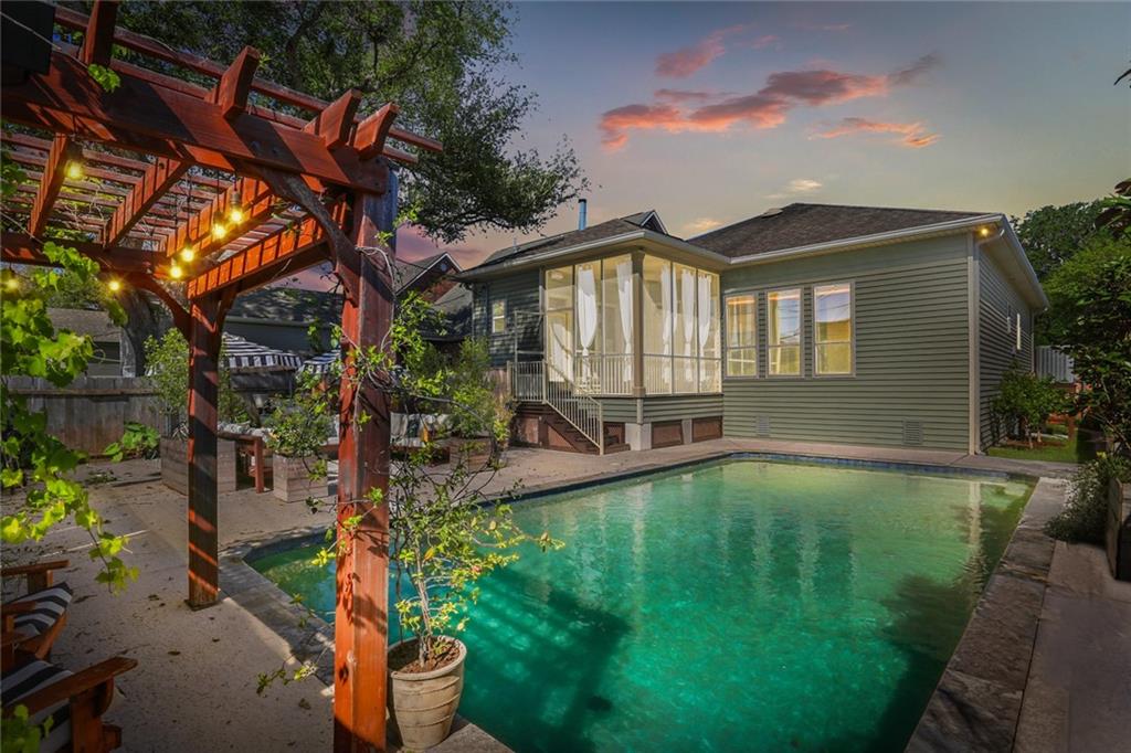 New Orleans, Louisiana 70124, United States, 3 Bedrooms Bedrooms, ,3 BathroomsBathrooms,Residential,Pending,107347