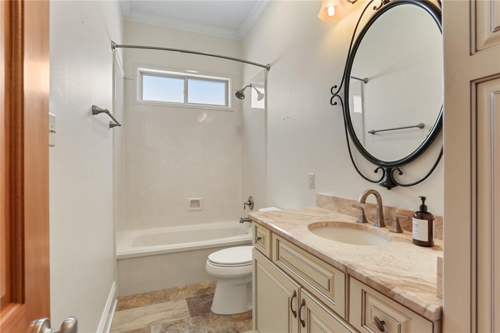 New Orleans, Louisiana 70124, United States, 3 Bedrooms Bedrooms, ,3 BathroomsBathrooms,Residential,Pending,107347