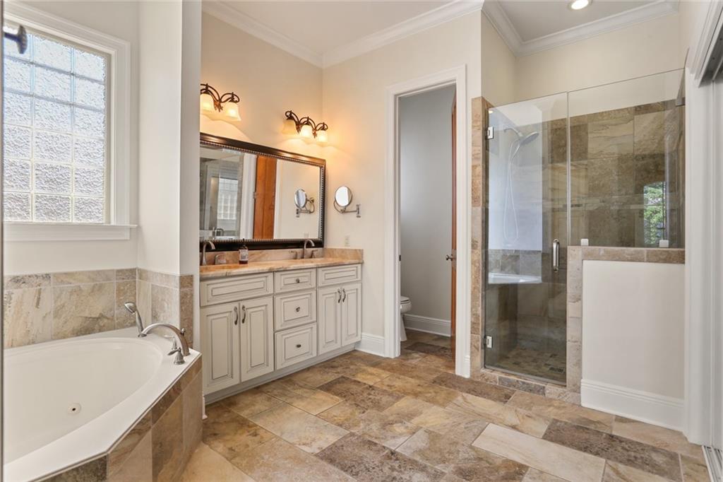 New Orleans, Louisiana 70124, United States, 3 Bedrooms Bedrooms, ,3 BathroomsBathrooms,Residential,Pending,107347