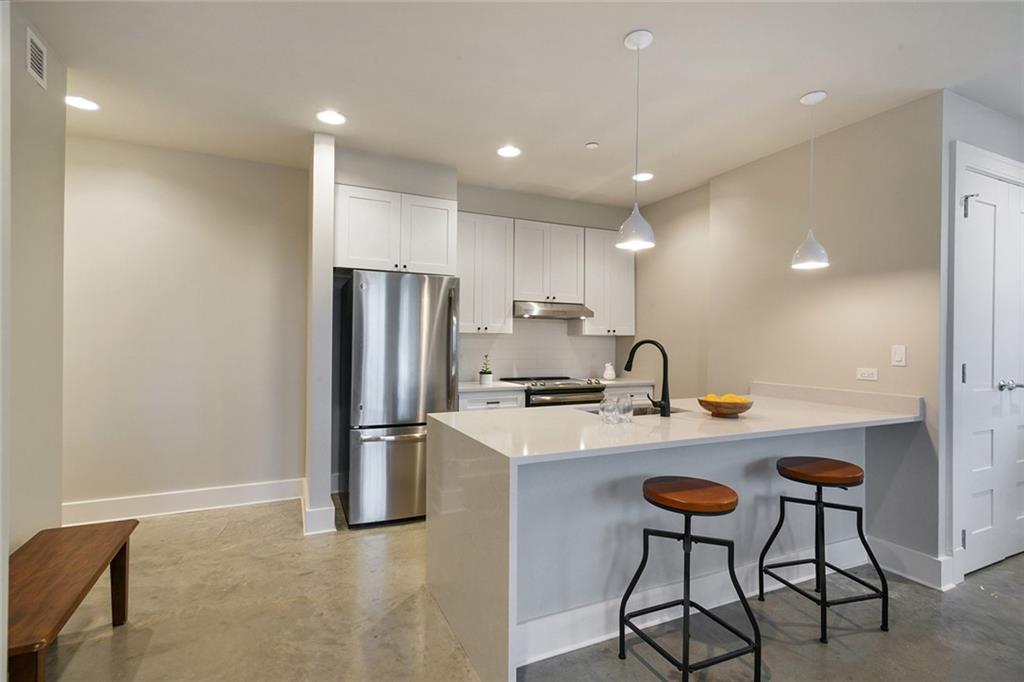 800 N RENDON Street 101