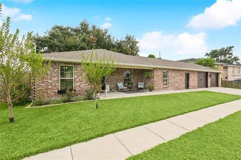 2101 PLAZA Drive Chalmette LA 70043