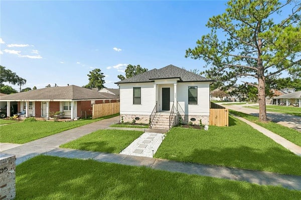 2205 CONGRESSMAN HEBERT DR, CHALMETTE, LA 70043 - Image fbd904fc27a22b205cb7b8db80a68a4a/1659610076