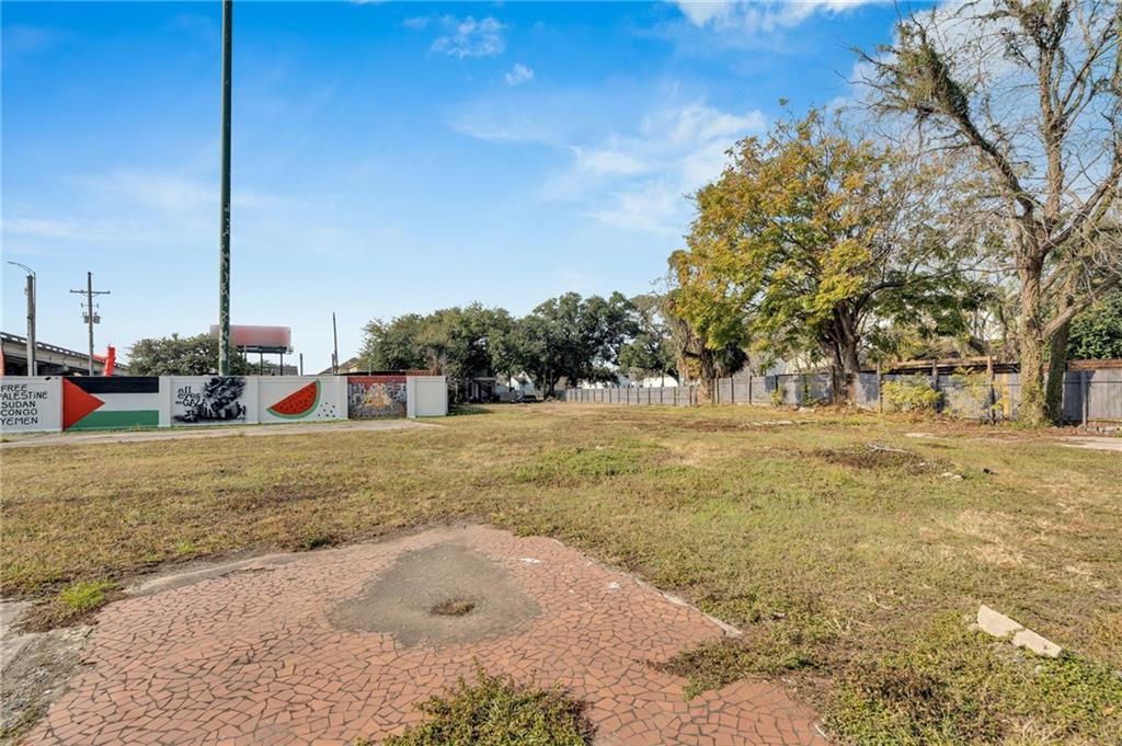 1245 N CLAIBORNE Avenue