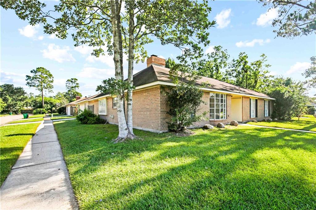 400 LONGLEAF Drive